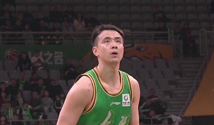 赵继伟梦游，鄢手琪梦游！太意外了，辽宁本钢之所以输给吉林长白山，就是因为首发