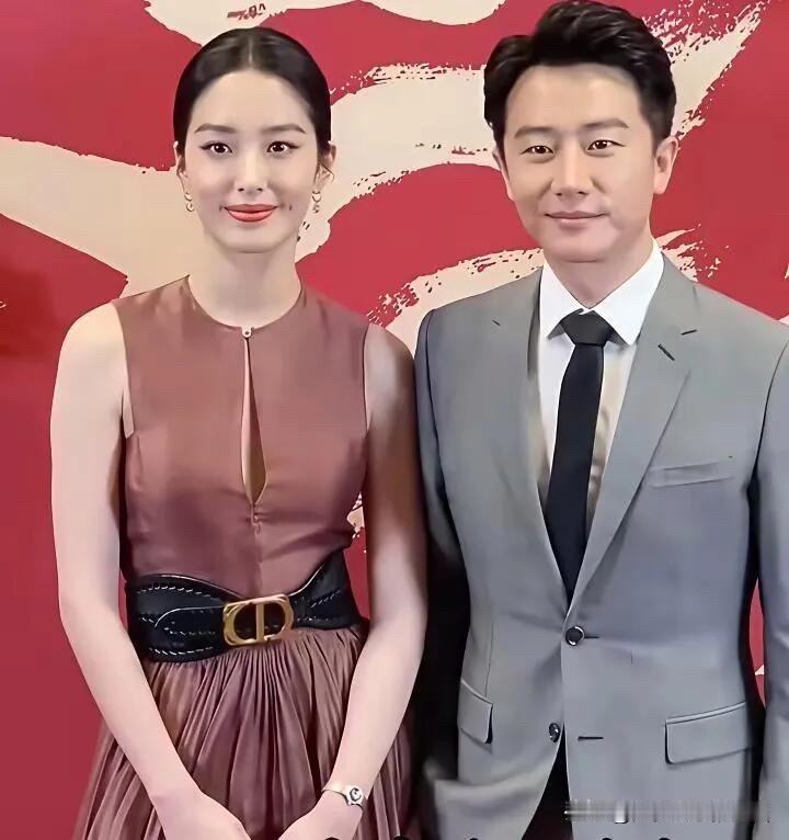 黄轩都41岁了，他的颜值没有黄晓明高，但演技在线，出演过很多影视剧作品，代表作