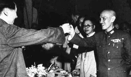 毛主席的6大“对手”，一个个牛哄哄的，结果对上毛主席还不是一败涂地！第一个，