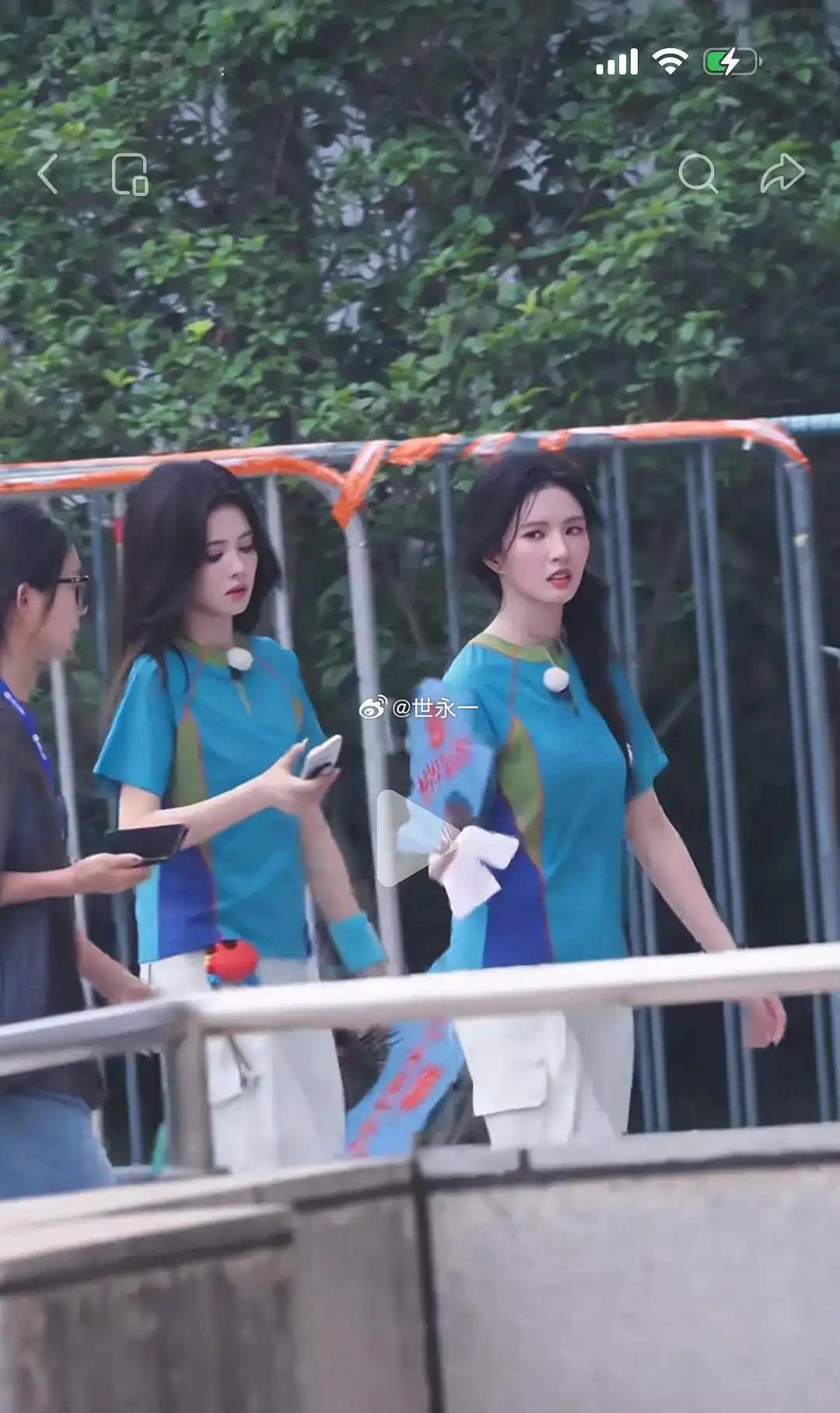 这对比，一个大汗淋漓，一个悠哉悠哉
