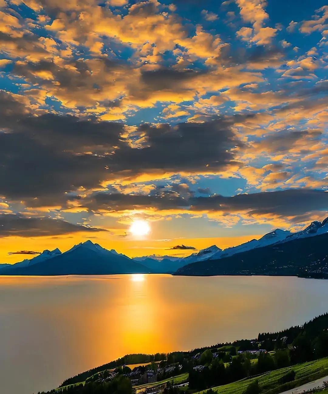 嫂子弟弟每周六日准点报到，雷打不动。姐姐怀孕，他拎点水果就进门，坐下等我妈端红