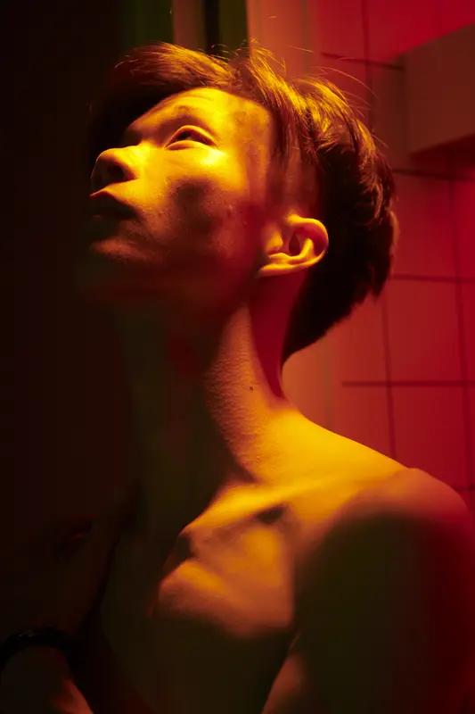 男人最难戒掉的瘾：第一：色瘾。第二：烟瘾。第三：酒瘾。第四：赌瘾。第五