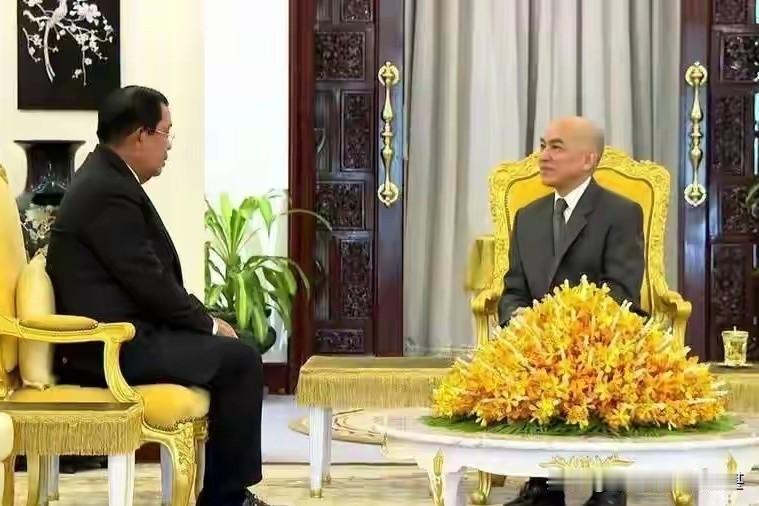 国王与君臣之间有时过分客气就有点不伦不类的感觉，如柬埔寨国王西哈莫尼对他的臣民洪