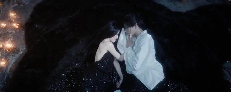 《月鳞绮纪》这床戏也太双标了吧，女演员露肤，男演员裹得严严实实，合理吗