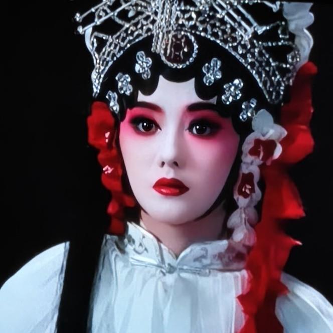 央视热播剧《主角》中，忆秦娥能够在《游西湖》里出演全本李慧娘，着实要好好感激秦腔