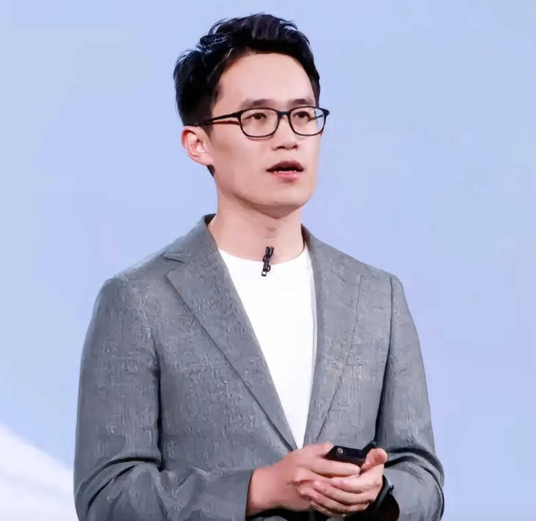 有人说王腾能有什么坏心思呢？他只是把“爆料”当习惯了。过去总在微博上