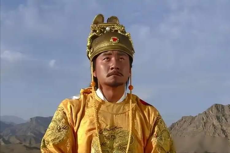 一座百万人口的都城拿下了，宫殿、府库、典籍，原封不动。麻烦也跟着来了：城里住着成