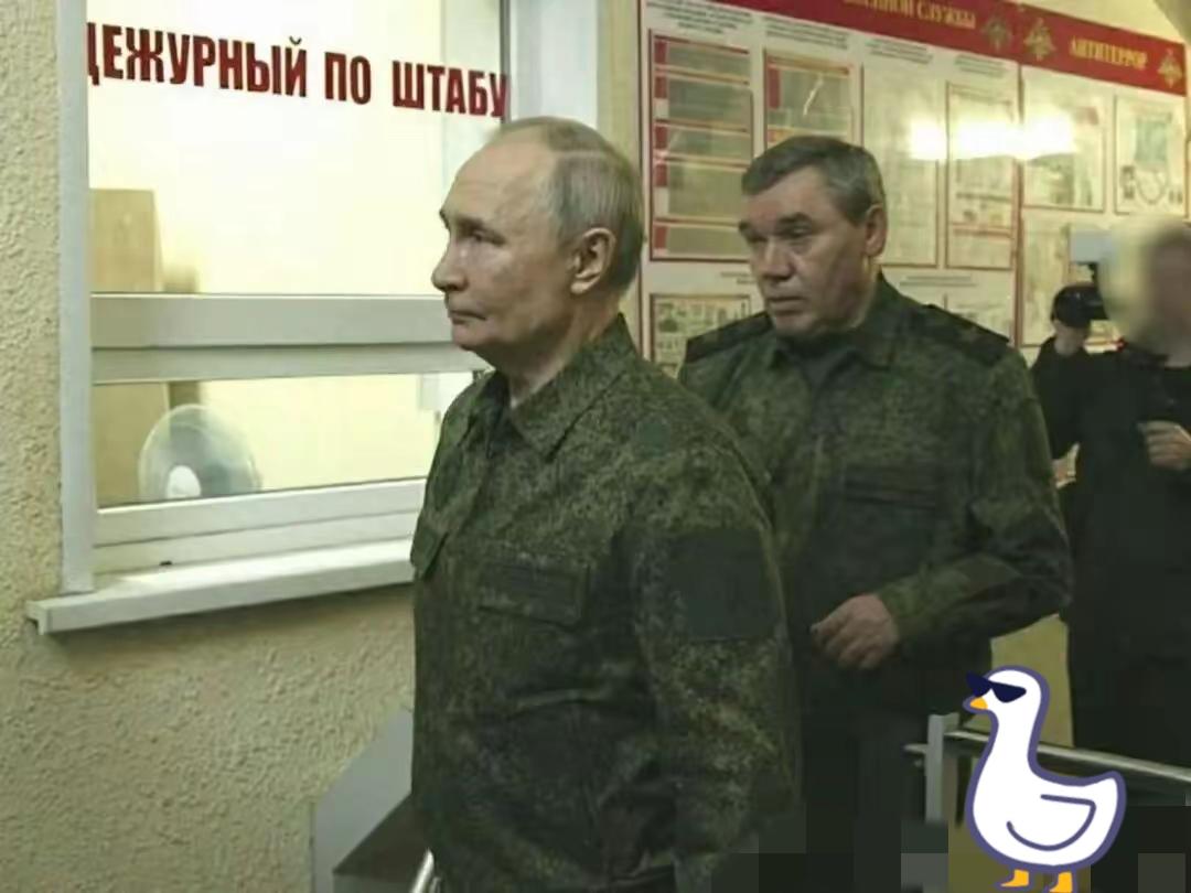 乌克兰要迎来大麻烦了，因为普京突然穿上了军装。熟悉普京的人都知道，他一旦穿上军装