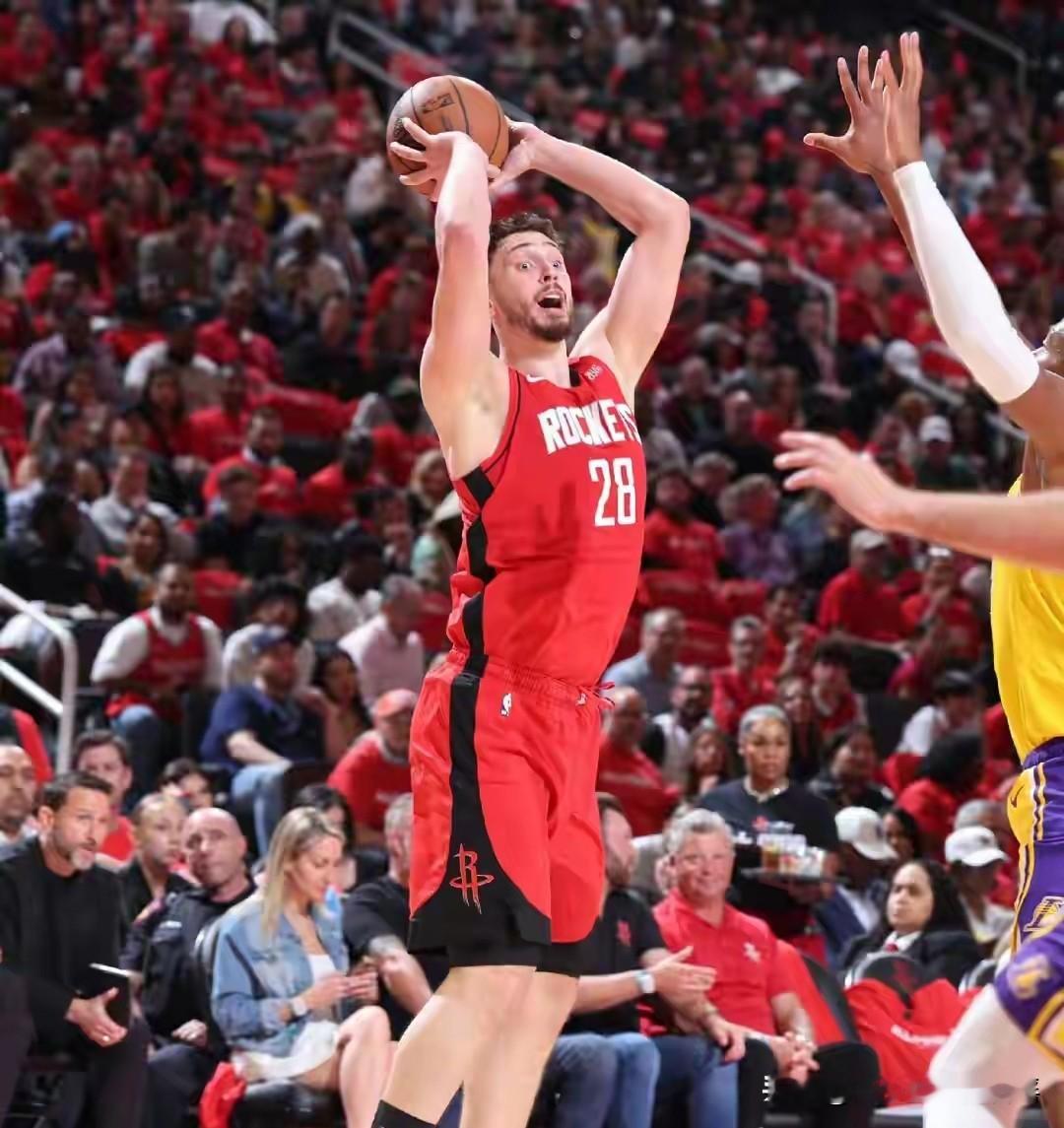 火箭在季后赛首轮犯的最大错误就是不该让杜兰特在G2上场！事实证明G...