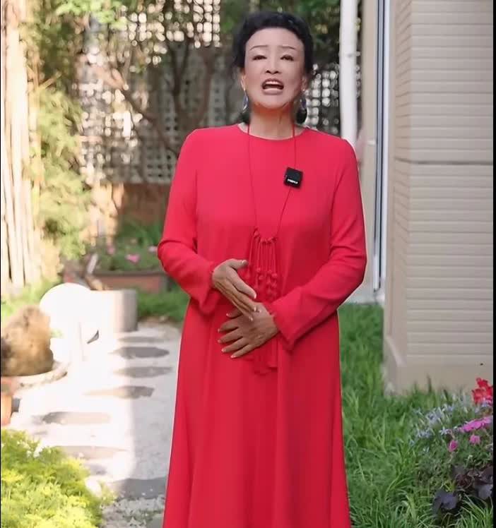 我终于理解张兰了，她选择和汪小菲的爸爸离婚，是她这辈子做的最正确的决定，