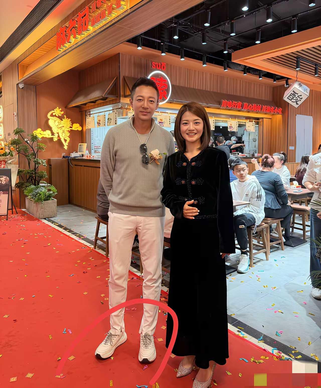 据说，他穿的鞋子不一般！