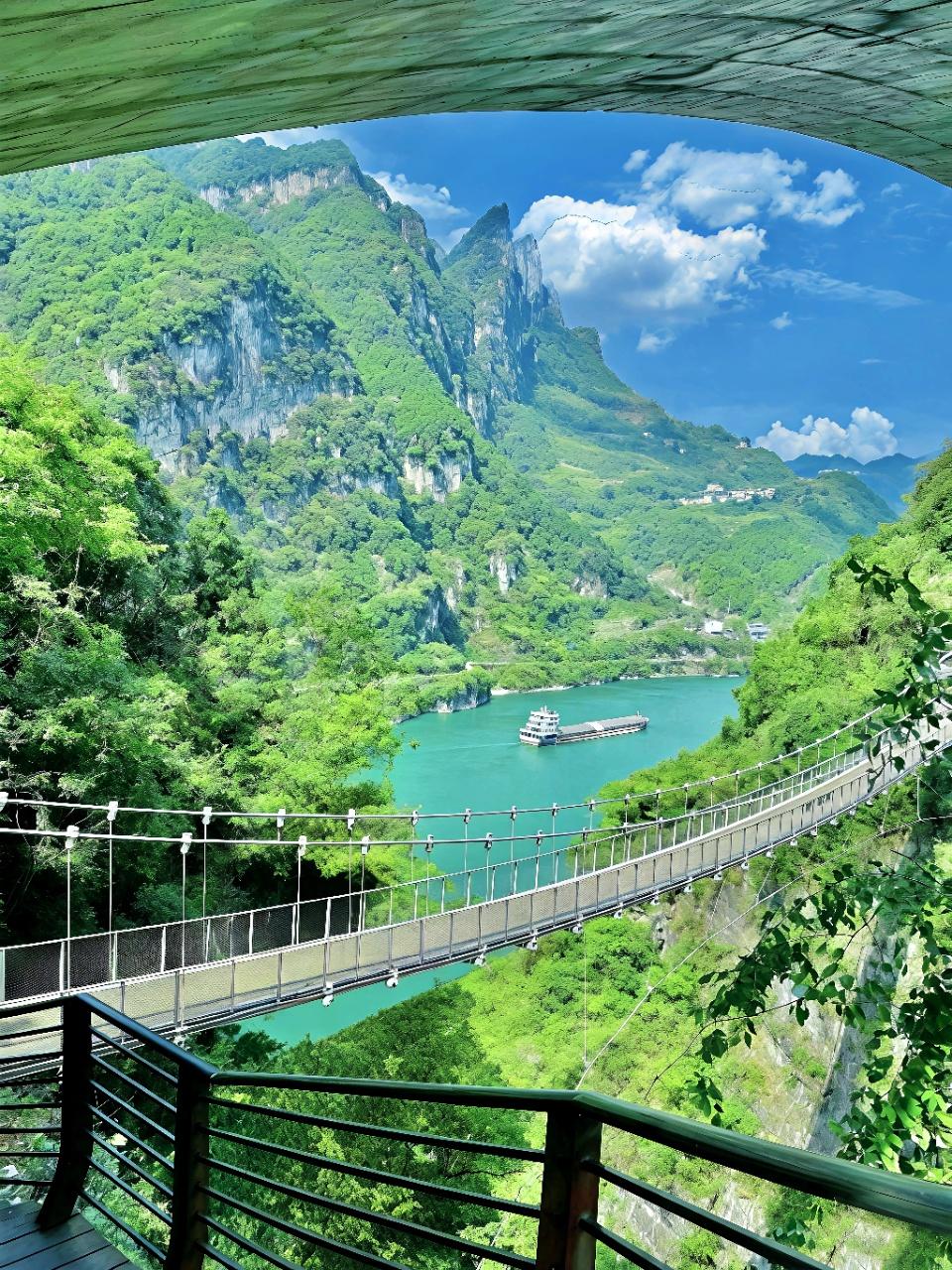 端午躲高温三峡3日环线，住进20度夏天。夏天的治愈浪漫，一定藏在长江三...