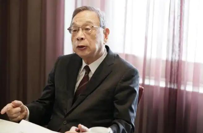 日本政界传出不一样声音！当地时间7月13日，日本前驻华大使宫本雄二在媒体撰文，他