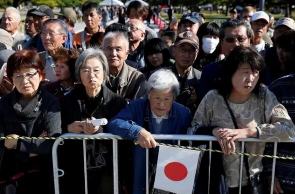 在日本工作的朋友回来了，我问他最近那边紧不紧张，他反倒反问一句：“你觉得谁最怕？