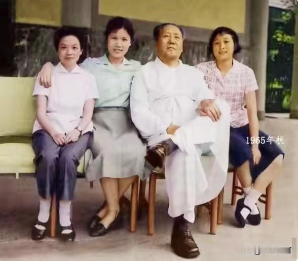 🍁“73个补丁、穿20年！1965年毛主席杭州合影，看完令人泪目。”1965