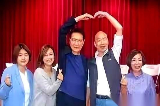 我有时候真挺佩服韩国瑜的。当年指着你鼻子骂“草包”，把你前途都快骂断了的人，今