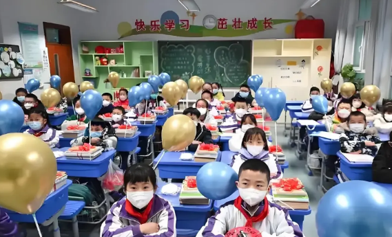 西宁的孩子们开学了！今天报到，明天上课。今年春季，西宁中小学开学时间打破几十