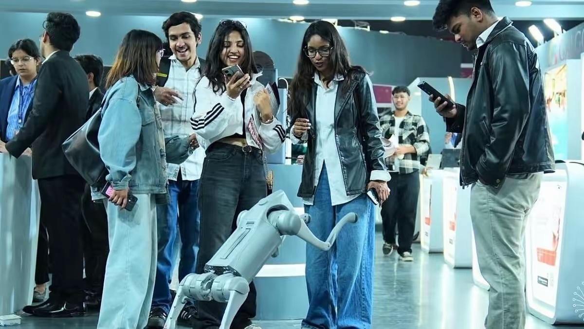 印度AI大会大型翻车！买中国机器狗冒充自研成果！被戳穿后嘴硬狡辩！2月16日，印