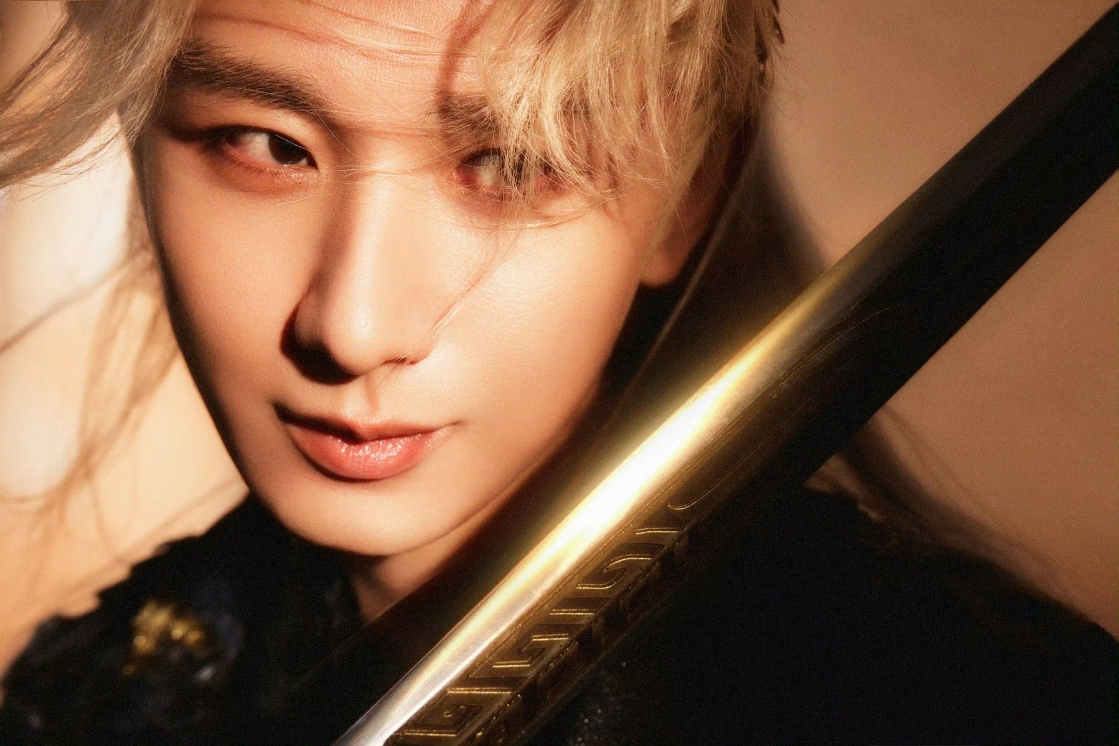 成毅2025全球百大帅哥面孔成毅这张脸真的自带权威认证buff——淡颜系的清隽