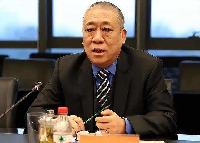 最近河南矿山集团的崔老板火了！花上千万引入1000多个机器人，本以为是要取代人工