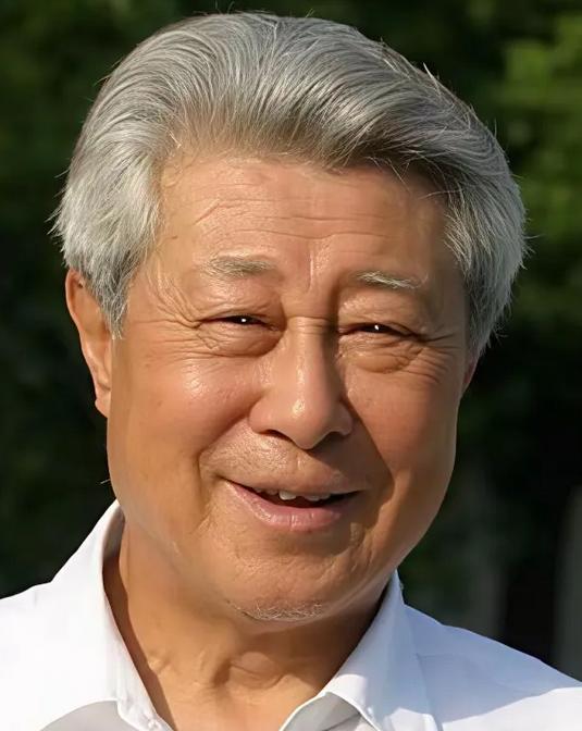 🌞93岁高龄的王心刚，如今在中国住进了一家普通养老院，每月开销不过6800