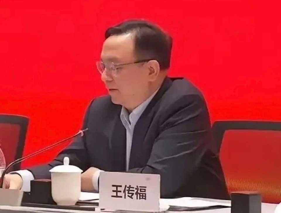 据说，在比亚迪汽车2026年临时股东大会上，比亚迪总裁王传福重点表扬了方程S，称