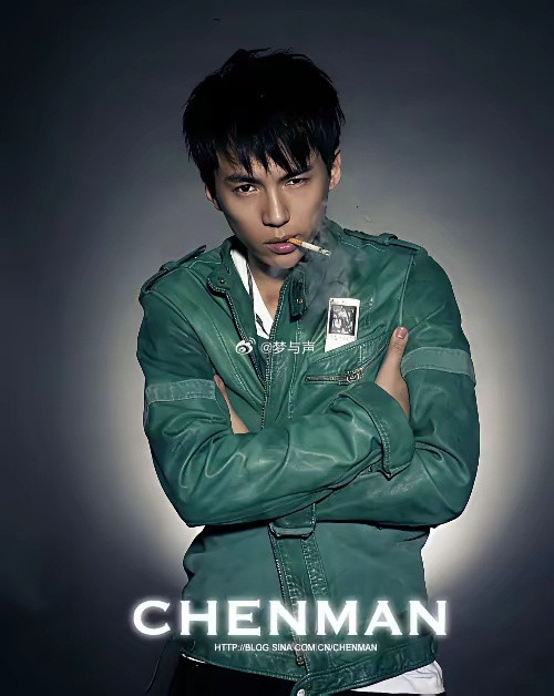 宋宁峰年轻时候长这样，一看就不老实，难怪文艺范女明星喜欢他。他年轻时候确实很帅，