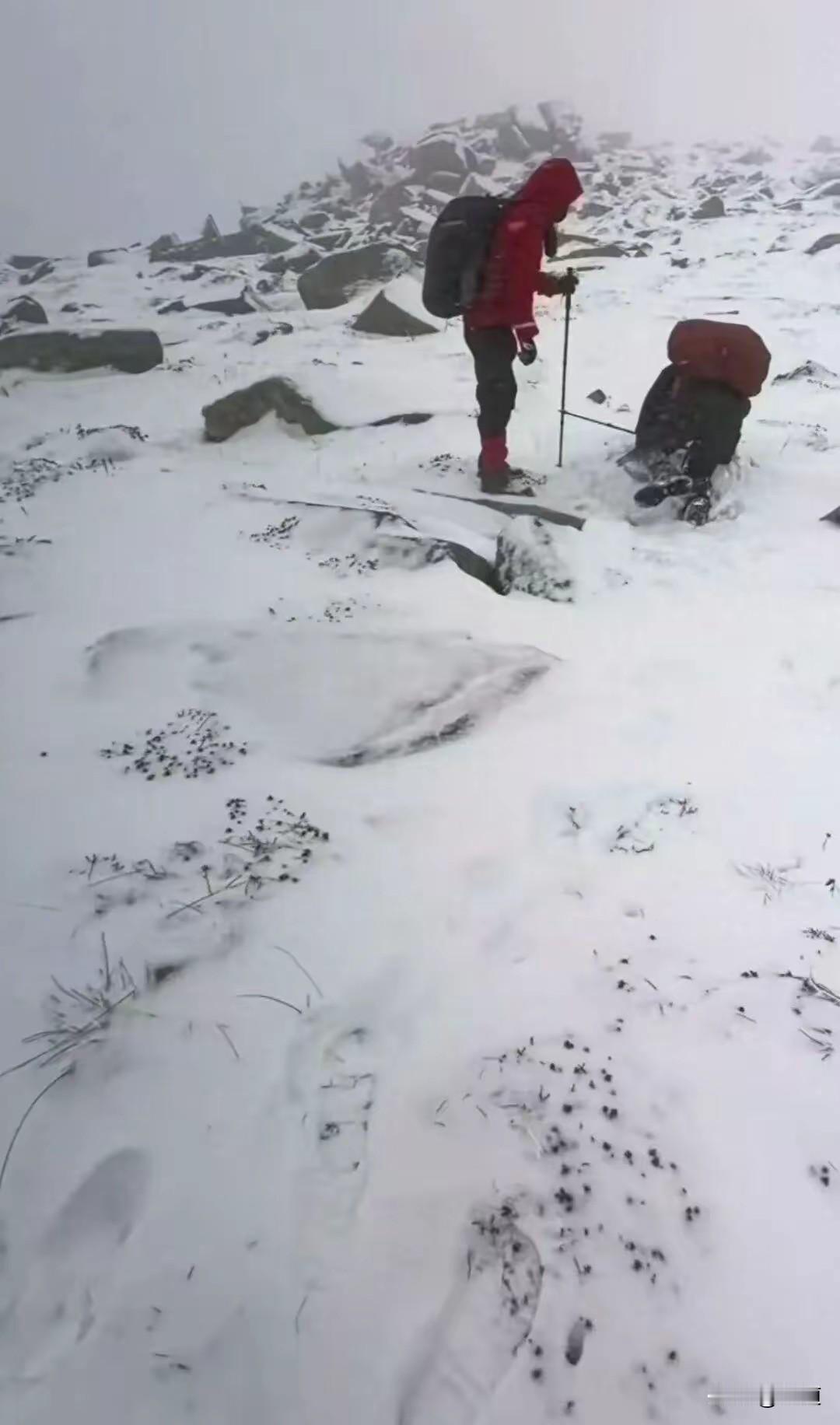 元旦穿越小鳌太线的五人目前的情况是这样的：一人因身体不适，提前下山了。其它4人