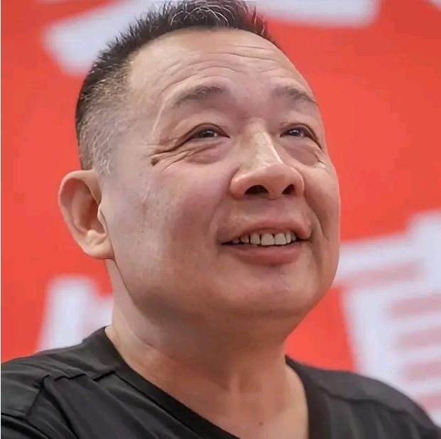 我有种预感，胖东来，怕是又要登上风口浪尖了。原因很简单，他居然收费2万一个人，去