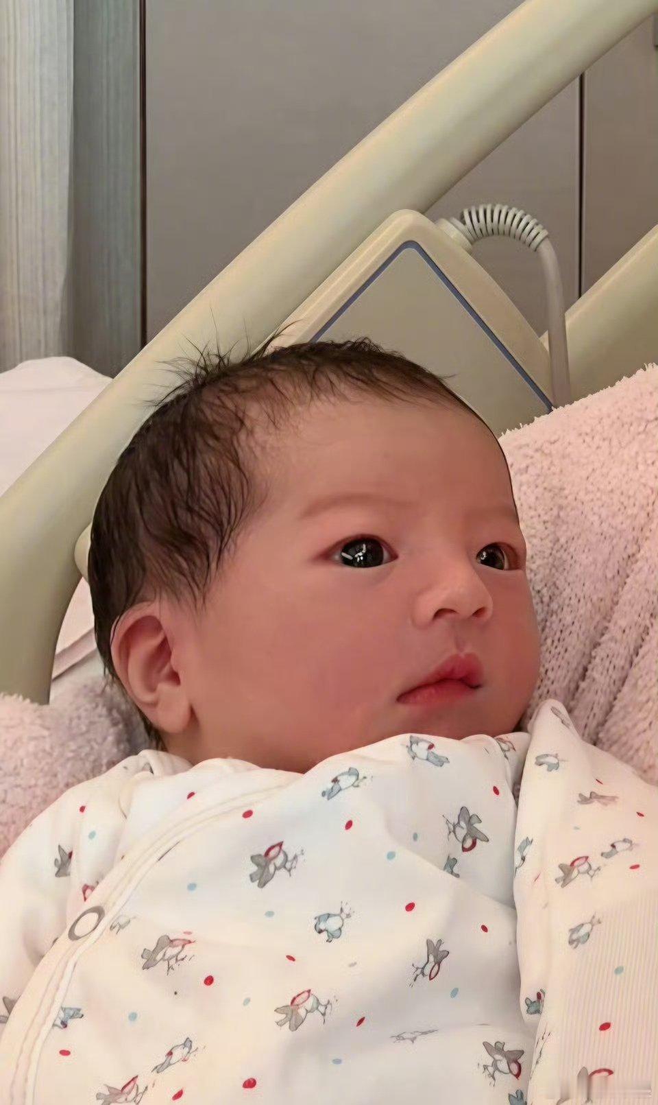居然还是女儿我以为早测过这胎是男的了​​​