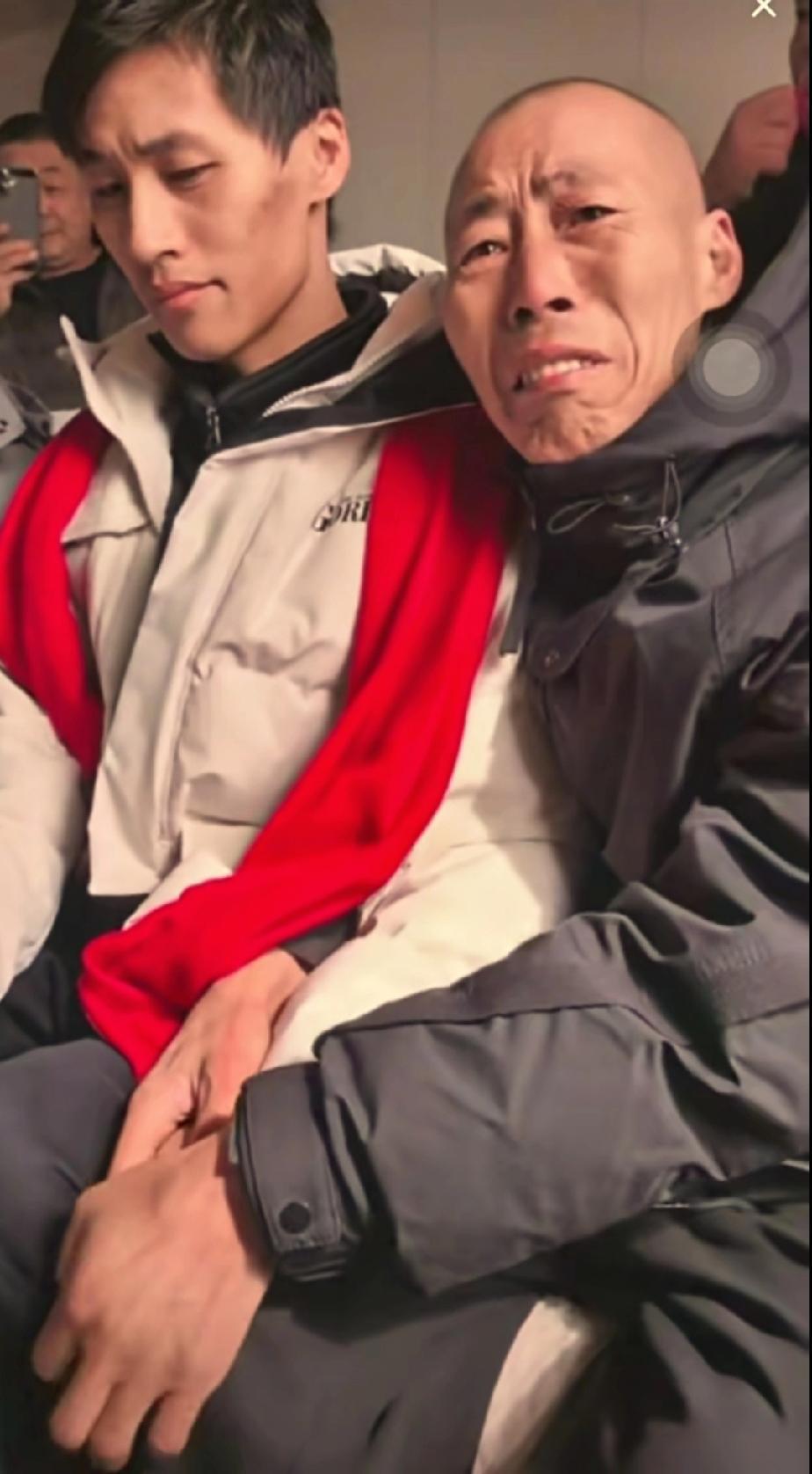 张云鹏今天跟父亲相认了，时隔20年，爸爸等回来的是一个不会说国语的儿子。这一幕让