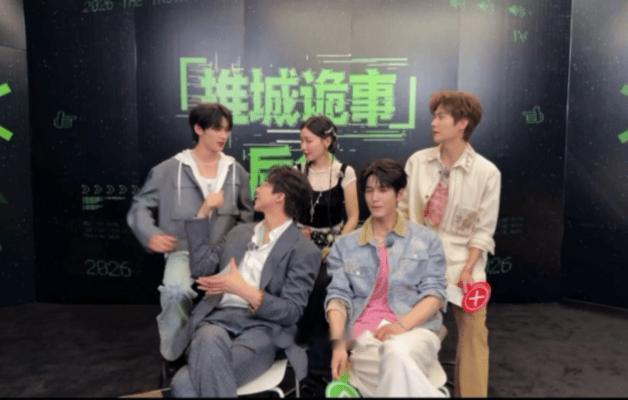 丁程鑫给刘宇宁捶背丁程鑫给刘宇宁按摩开始推理吧网友调侃两人互动颇有趣味氛围，看