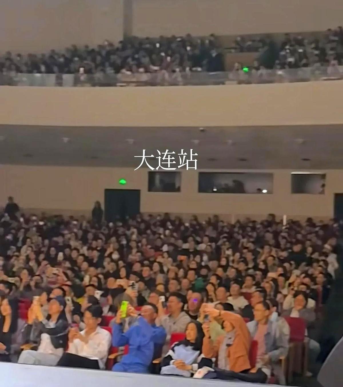 曹云金大连演出嗨到炸裂！起诉风波后状态拉满，台下观众笑到捶地！昨晚大连场子有