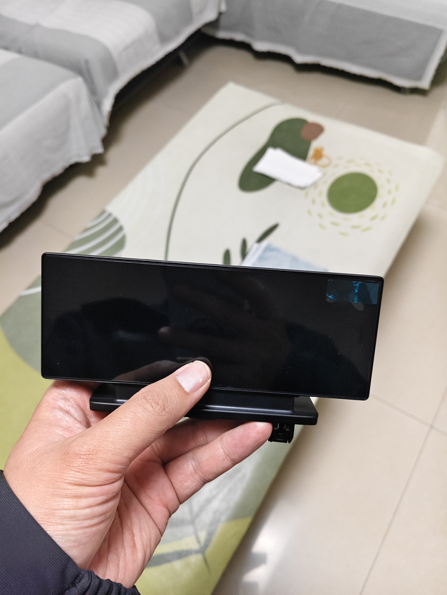 仪表盘装上了，劝兄弟们都别买了。1，小，真是很小，感觉比元plus那个仪表盘还