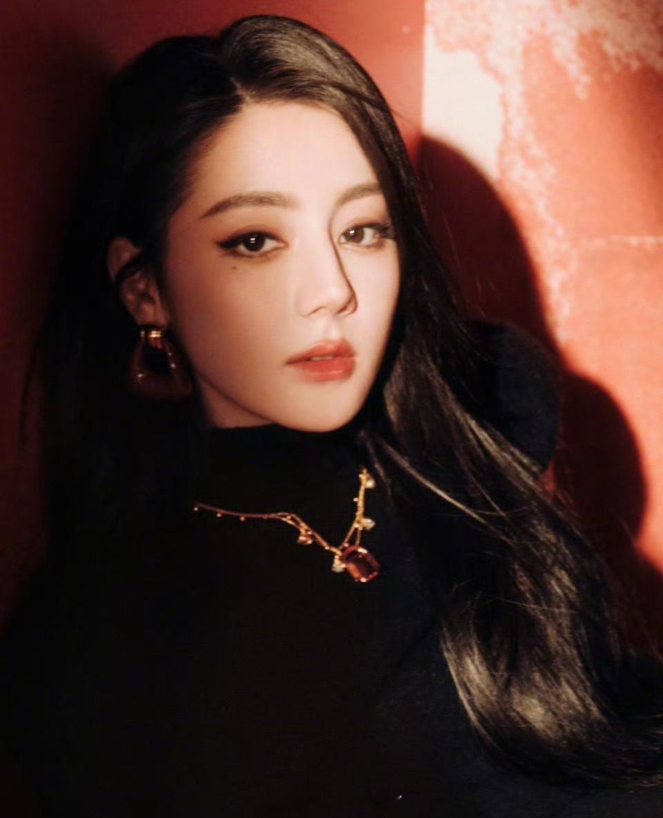 有网友说迪丽热巴有点唏嘘，演技并不差虽不至于很好但在所有演过的剧中完全属于合格水