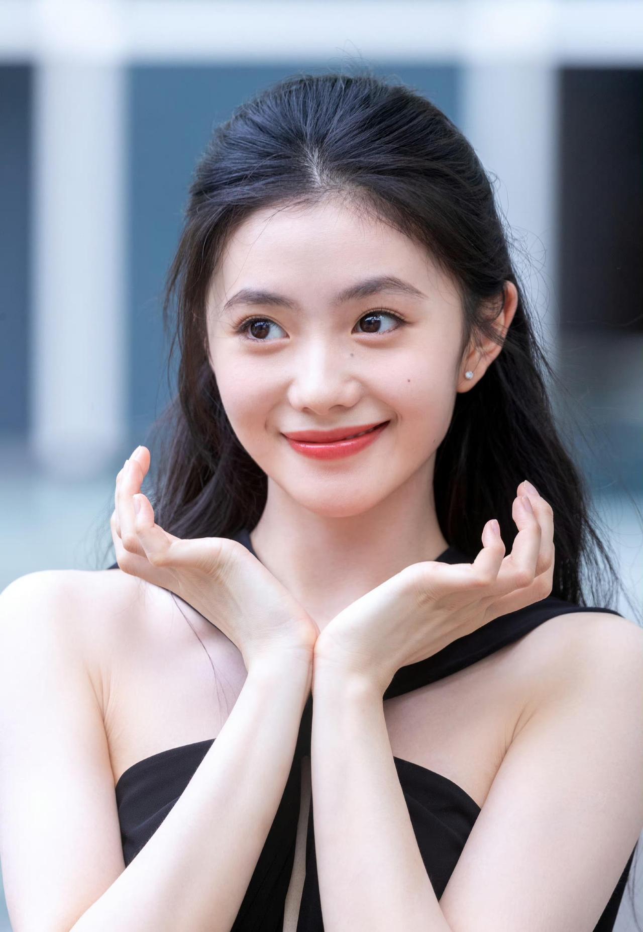 刘浩存，引发热议！始作俑者韩沛颖，基本要告别演艺圈了。8月24日凌晨，演员韩