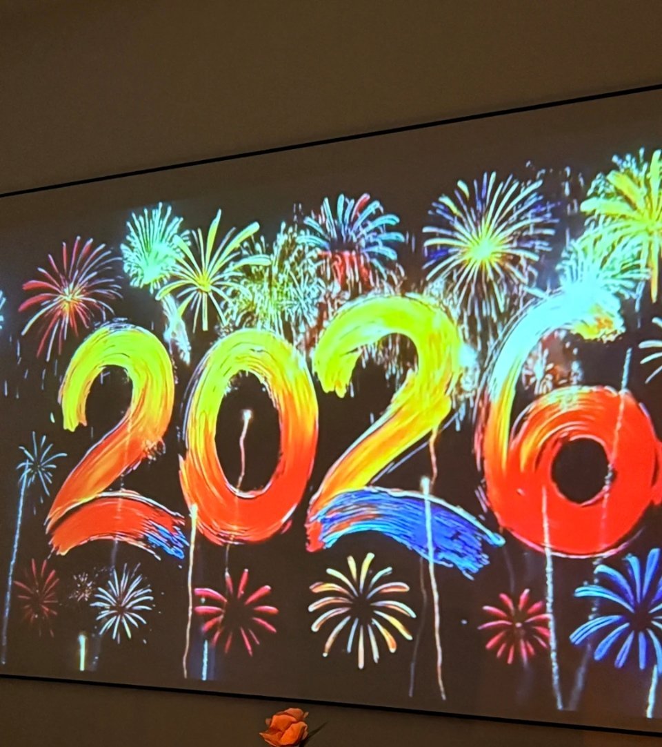 DNF上跨晚了我妈吐槽跨晚明星都不认识，我：“这就对了！你看完就能和年轻人吹牛—