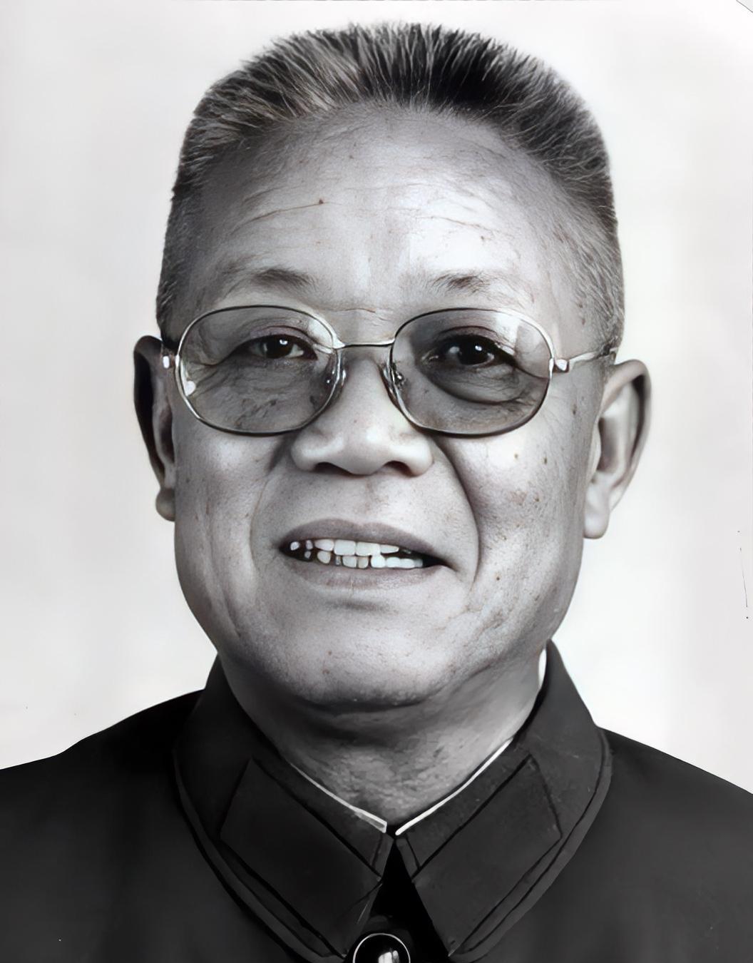 1986年10月2日夜里，韩先楚突然口吐鲜血，最后一次病危。主任医生王梦薇立即赶