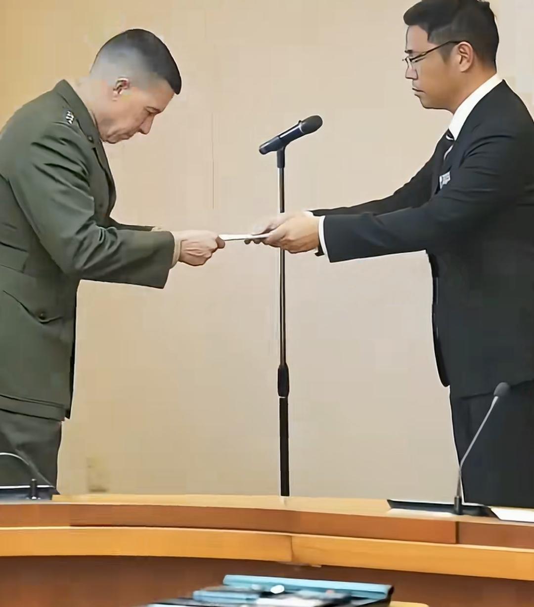 面对美国大兵在冲绳犯下的严重罪行，日本方面表现得既坚决又无力！受害人是当地一
