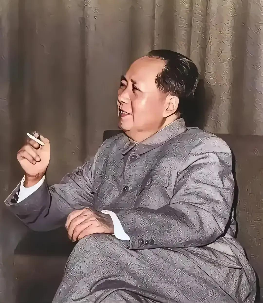 1966年12月的一天清晨，陶铸晋见毛主席。陶铸直言不讳，慷慨面陈，认为从经济建