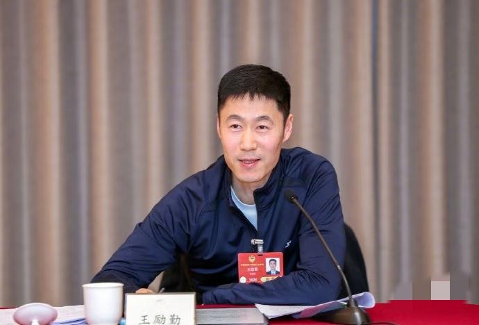 乒协主席王励勤现在会怎么想？应该是极度后悔吧，谁能想到，国乒男团出征伦敦