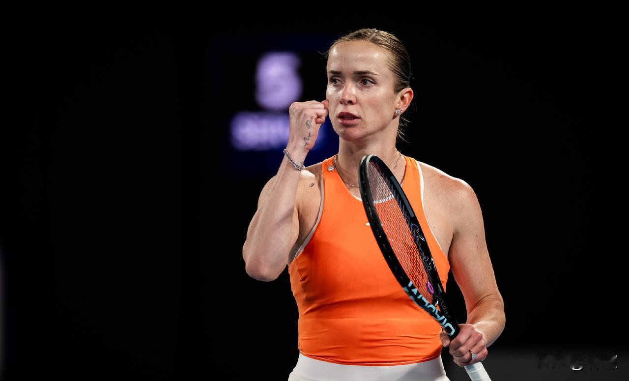 有点不敢相信自己的眼睛[捂脸哭]正在进行的第二场澳网女单1/4决赛，斯维托丽娜仅