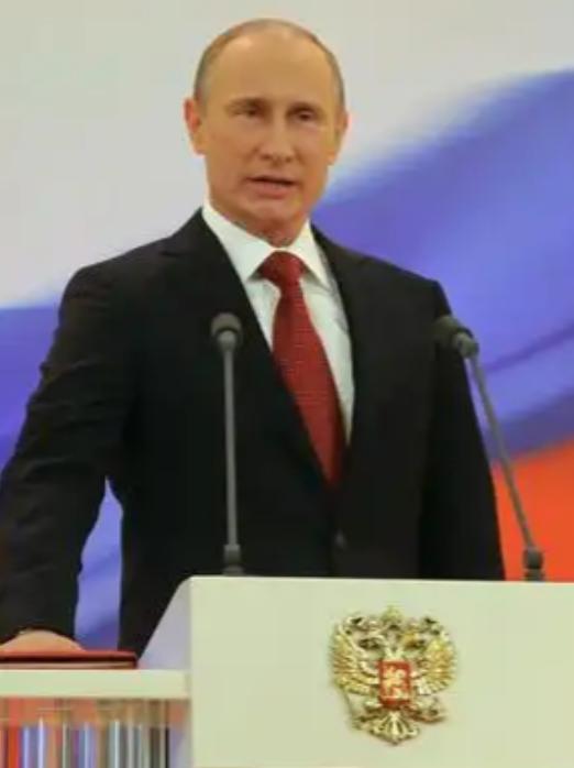 印度记者当场逼问普京“中印开战你站谁”，普京一句话让全场哑口无言，原来背后是经济