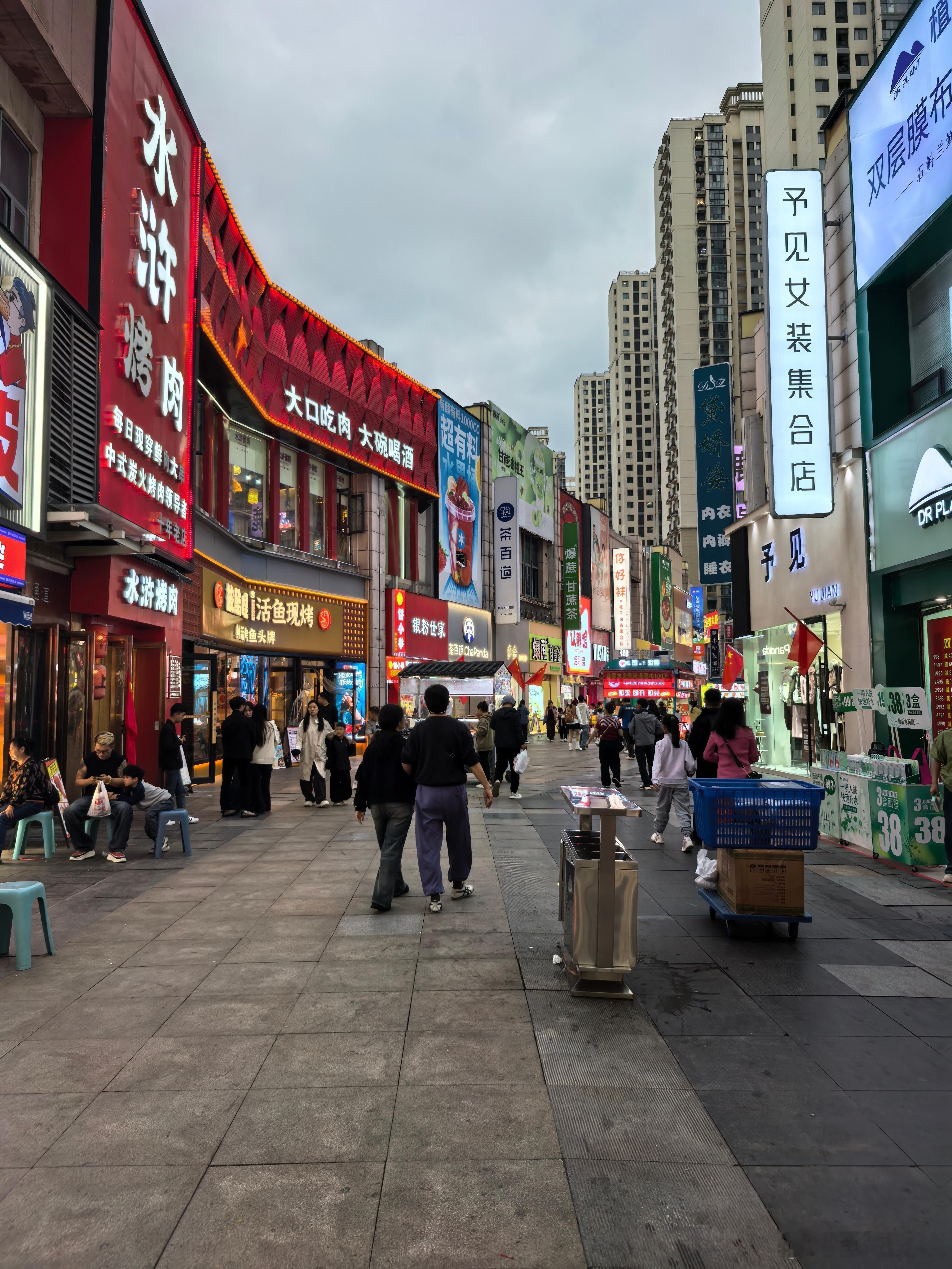 不旅游就等于浪费假期吗假期旅游我觉得都是人山人海的没意思不如在家躺着打游戏或者出