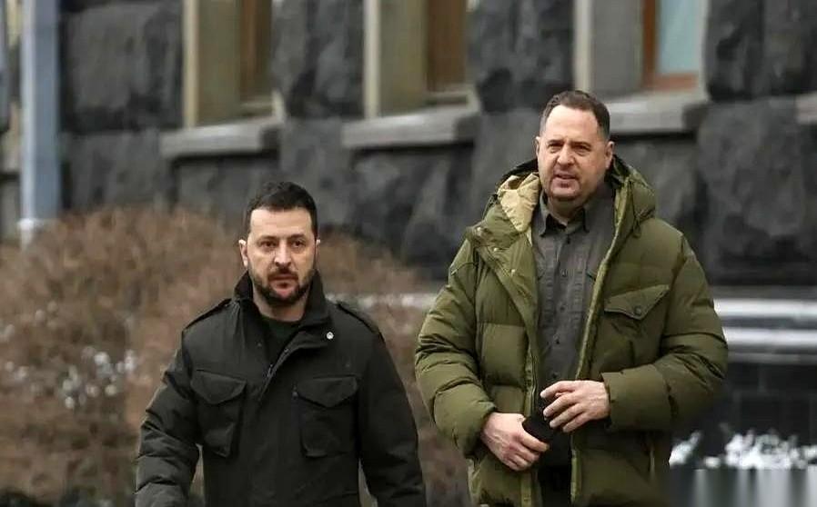 泽连斯基这次是真的急眼了，直接把那一纸“生死状”拍在了桌面上！不管外面怎么劝，