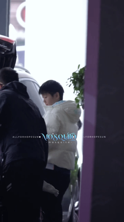 3.14日，莎莎在酒店出发去参加比赛，翔哥一起。重庆冠军赛，女单1/4决赛，