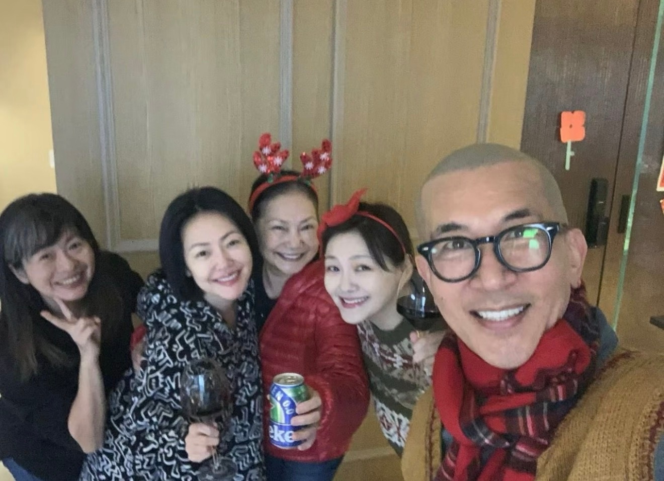 曝大S去世前安排赴韩生活台媒曝出大S离世前一个月就在规划全家搬去韩国，连孩子上学
