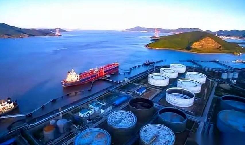 中国成品油出口，最近划下了一道极深的线。线的一边，是日本。汽油、柴油、航空煤油