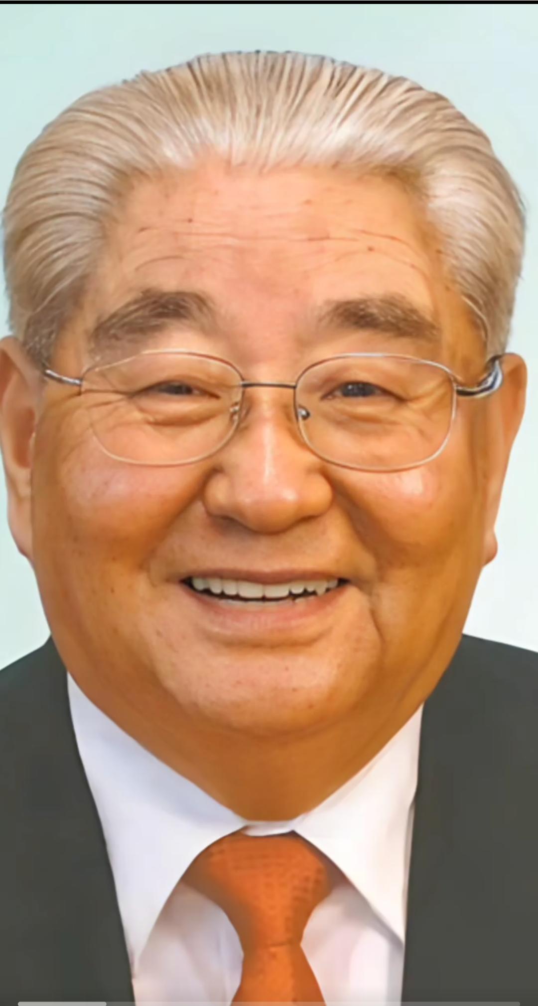 一张慈眉善目的脸，背后藏着的却是让人脊背发凉的真相。韩培信这个人，太割裂了。