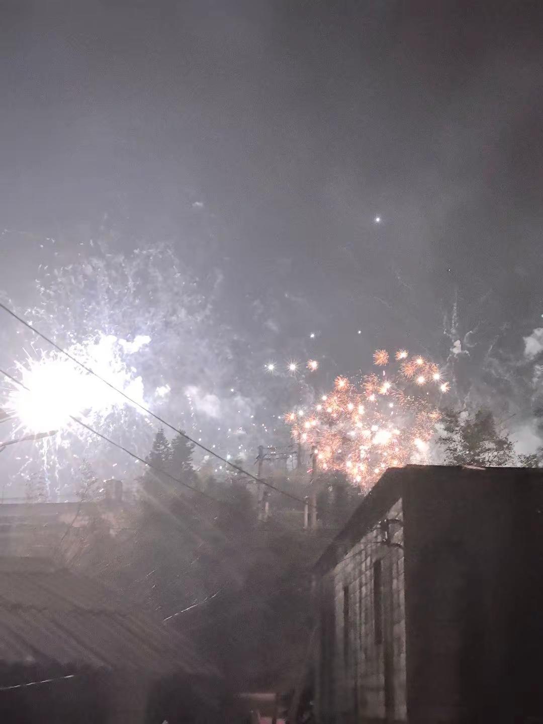 不求事事圆满，但求事事顺心